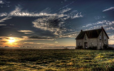 Поле с домом