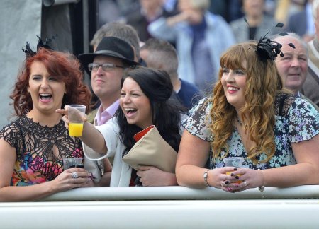 Скачки grand national ladys day