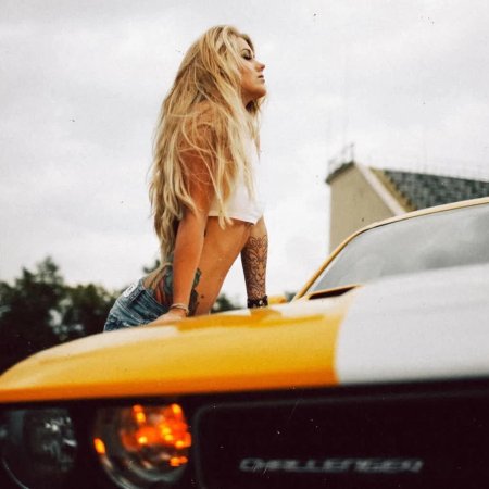 Машина девушка