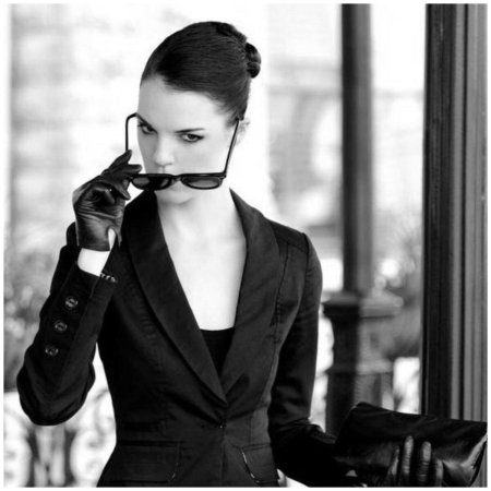 Строгая женщина