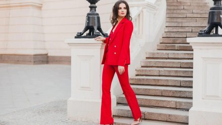 Женский брючный костюм