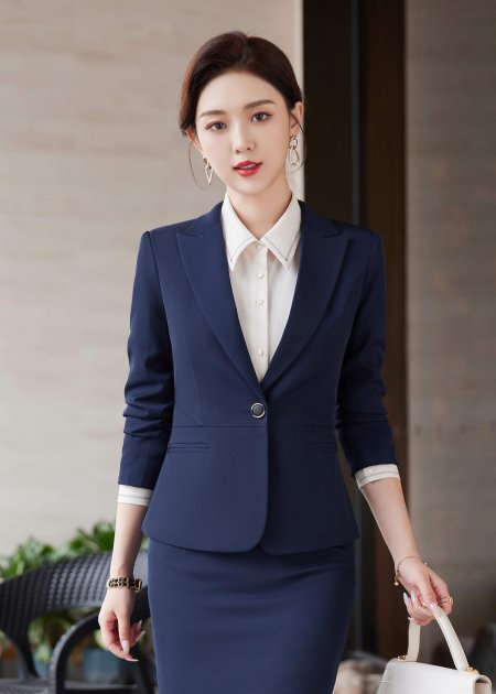 Женские костюмы с юбкой