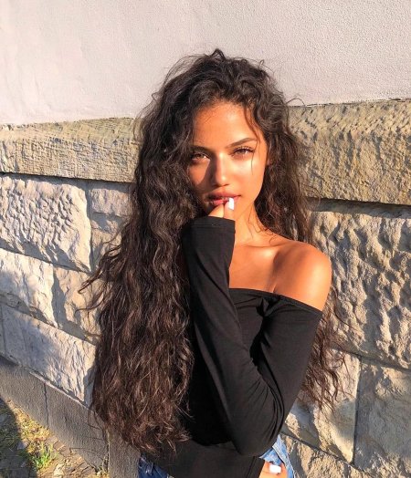 Кудрявые волосы у девушек