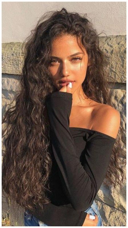 Кудрявые волосы у девушек