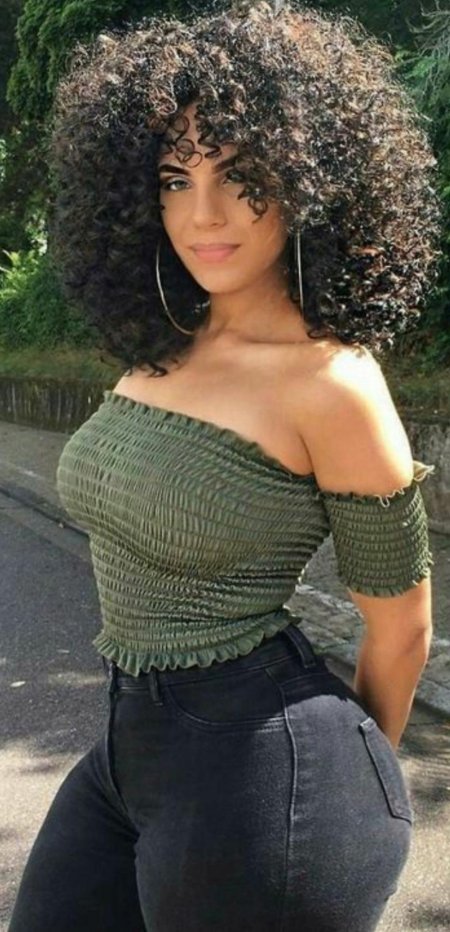 Пышная женщина