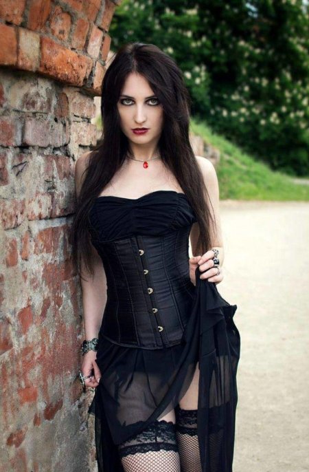 Готическая девушка