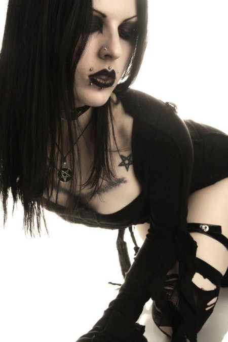 Девушка гот