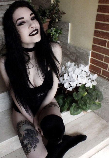 Готическая девушка