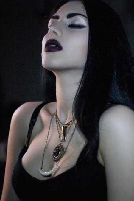 Макияж в стиле готика