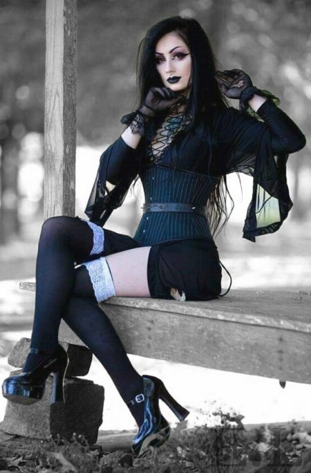 Готическая девушка