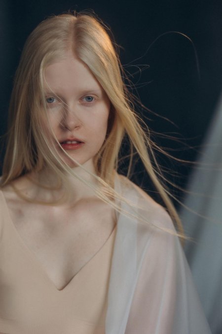 Девушка с необычной внешностью