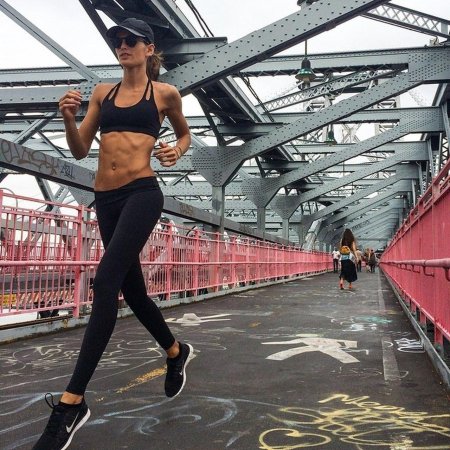 Изабель гулар на пробежке