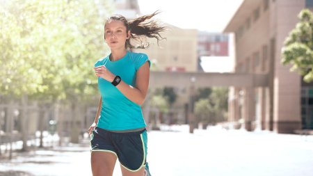 Бегущая девушка