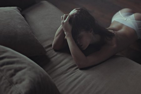 Женщина брюнетка