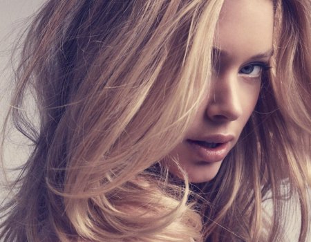 Девушка русые волосы
