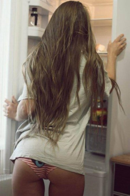 Девушка с длинными русыми волосами