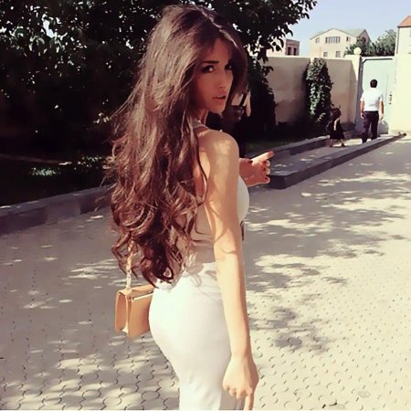 Красивые девушки с длинными волосами