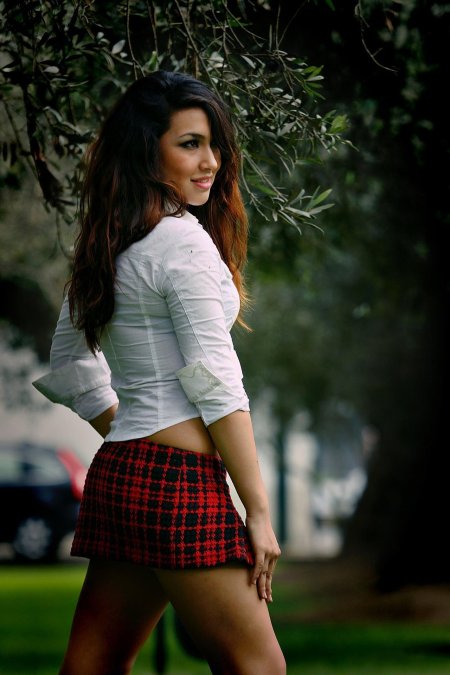 Бейли рейн в короткой юбке