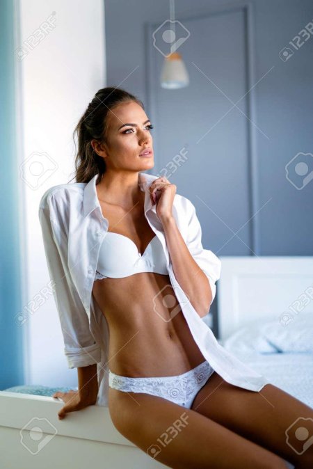 Девушек в нижнем белье