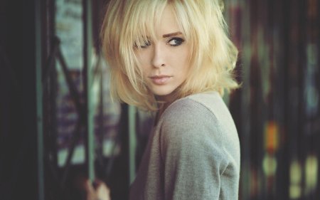 Alysha nett блондинка