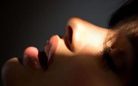 Лицо девушки в экстазе