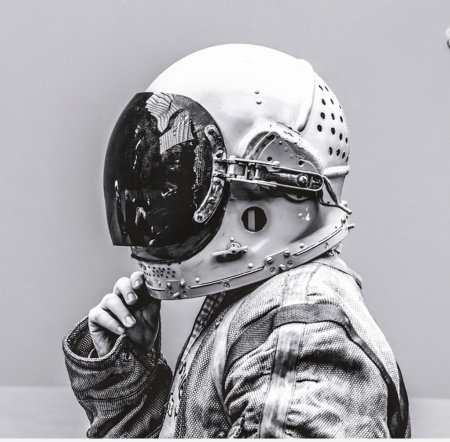 Космонавт в шлеме