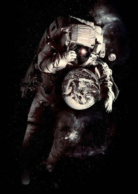 Космонавт в космосе