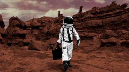 Космонавт на марсе