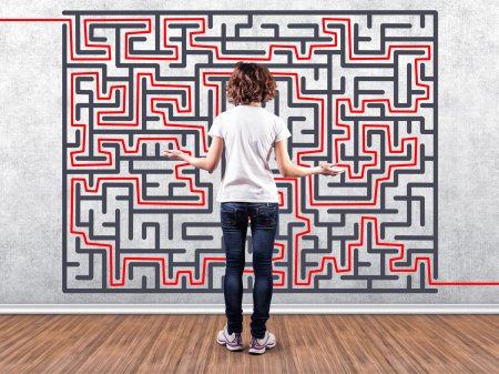 Девушка в лабиринте