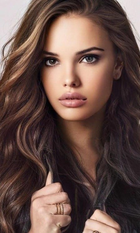 Модели брюнетки