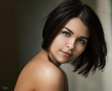 Девушка с каре