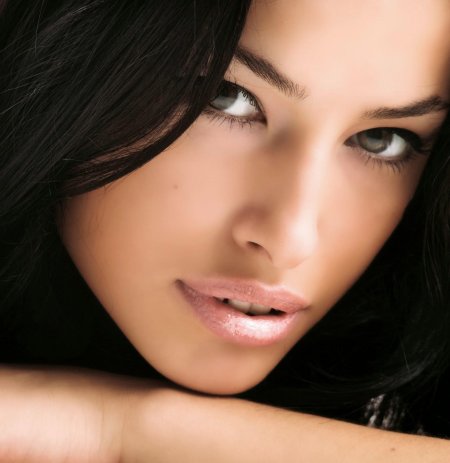 Красивые девушки крупным планом