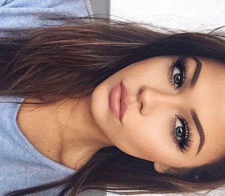 Брюнетки с карими глазами селфи