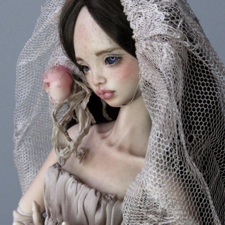 Фарфоровая кукла