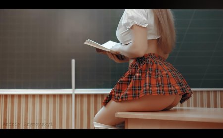 Красивая старшеклассница