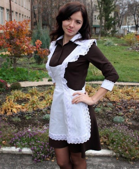 Девушки в советской школьной форме