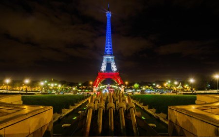 Эйфелева башня (la tour eiffel)
