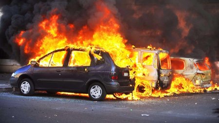 Сгоревшая машина