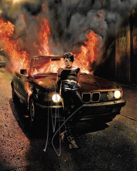 Девушка которая играла с огнем