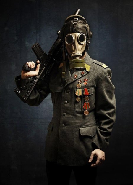 Дизельпанк советский солдат в противогазе