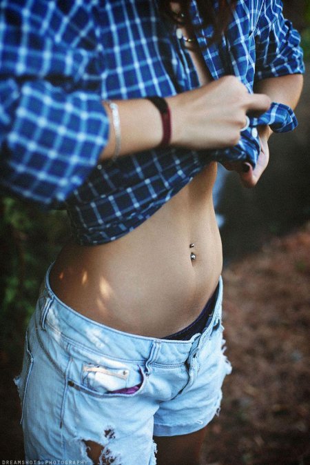 Девушка живот