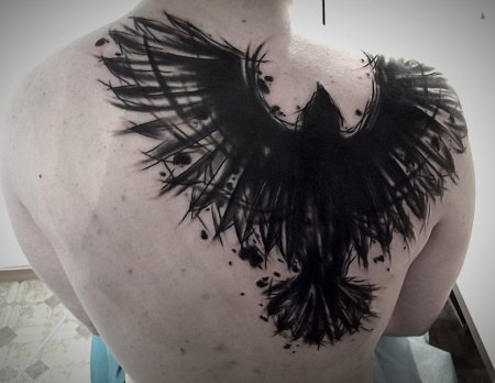 Тату ворон блэкворк