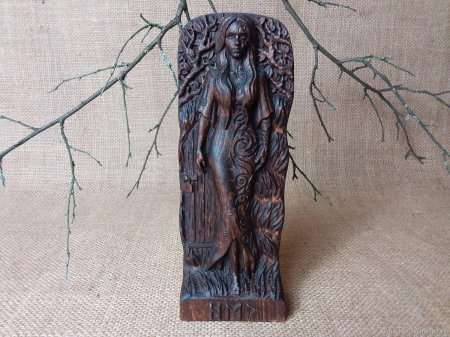 Богиня морриган статуэтка