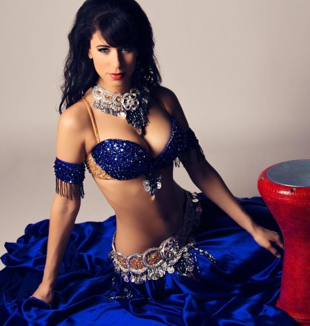 Танцовщица восточных танцев