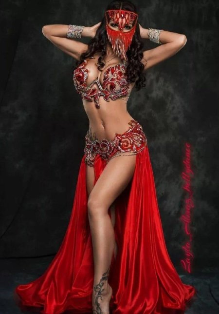 Танцовщица восточных танцев