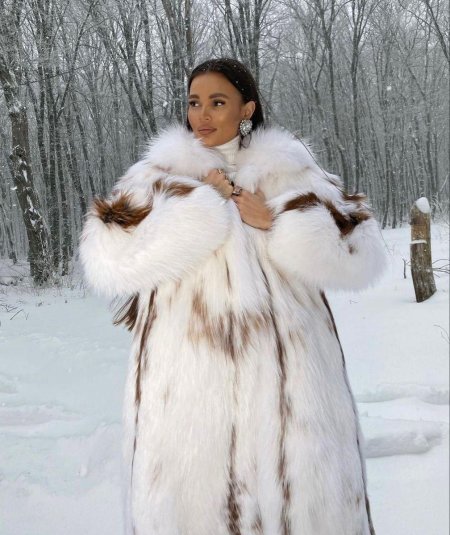 Шуба из лисы белая