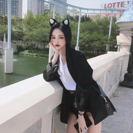 Красивая азиатская девушка