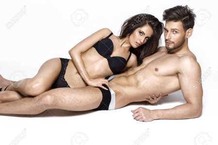 Пара в нижнем белье