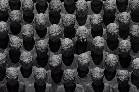 Серая масса людей