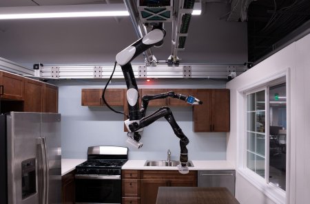 Робот помощник по дому